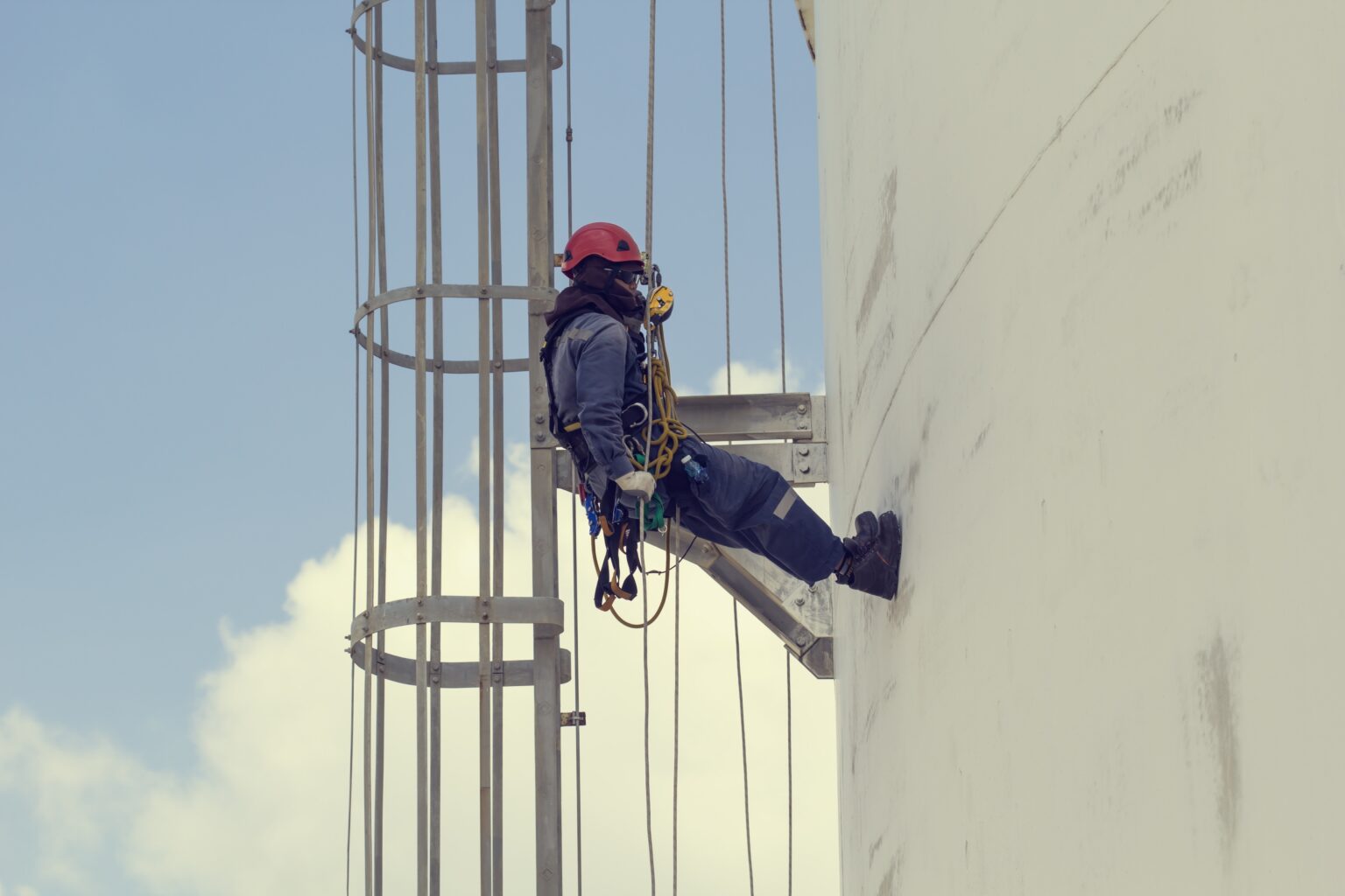 Load Master Rope Access Rope Access Services for Complex Industrial Environments